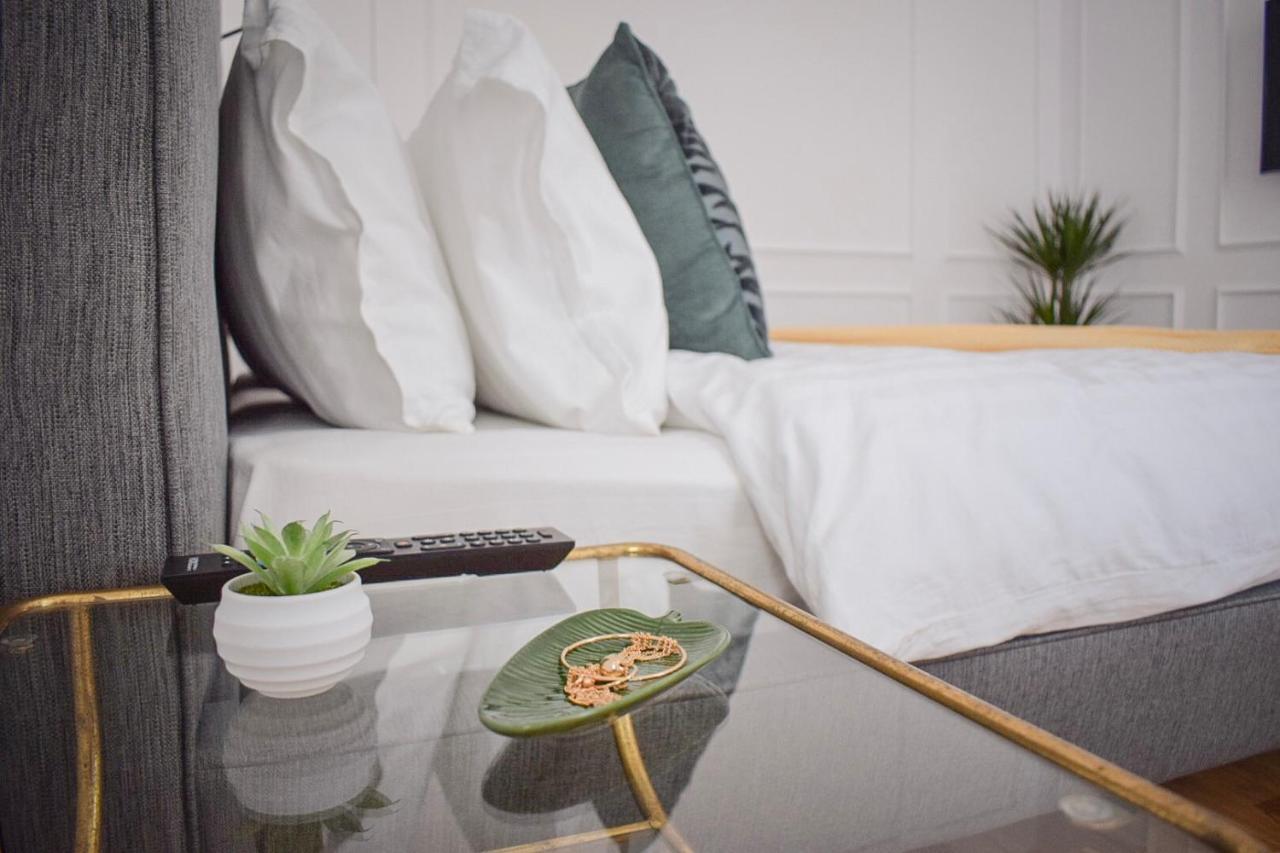 Voya Nordic Apartment-A Luxury Oasis In The Old Town Braşov Exterior foto